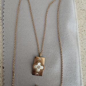 Elegant Rose Gold and White Pendant Necklace